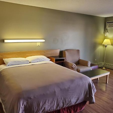 Stars Inn - Motel フォート・サスカチワン エクステリア 写真