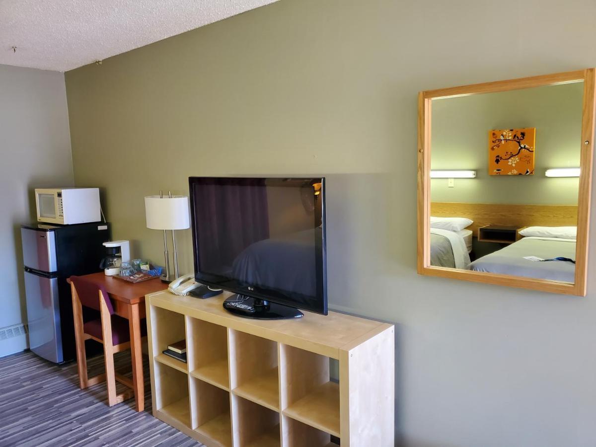 Stars Inn - Motel フォート・サスカチワン エクステリア 写真