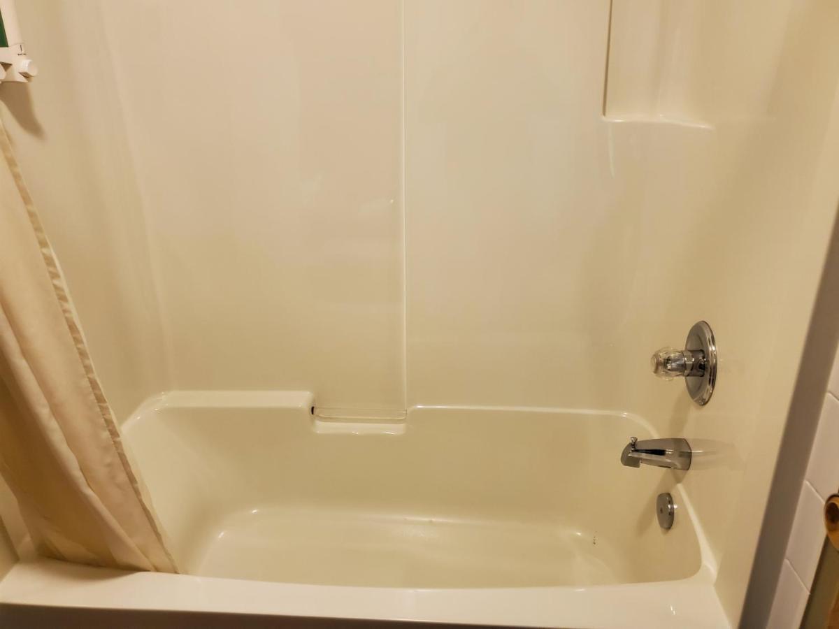 Stars Inn - Motel フォート・サスカチワン エクステリア 写真