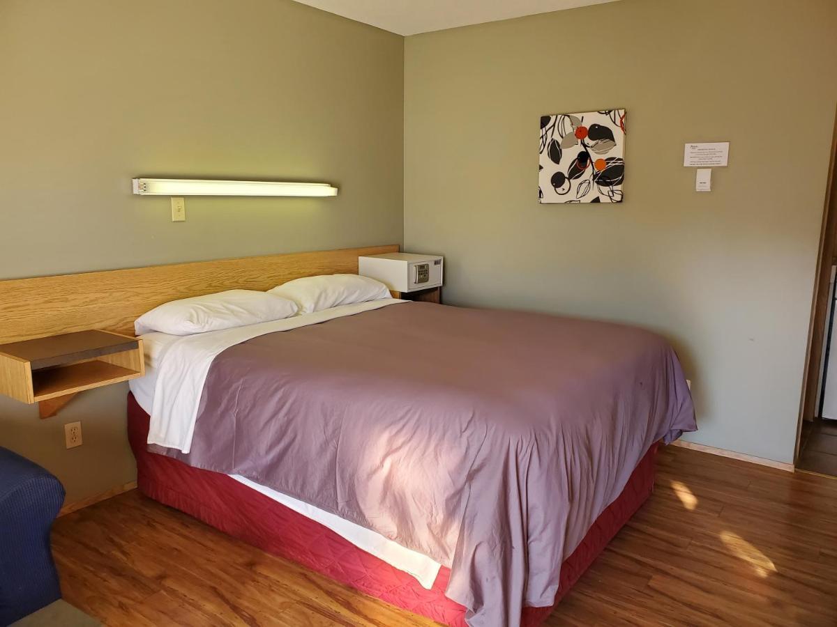 Stars Inn - Motel フォート・サスカチワン エクステリア 写真