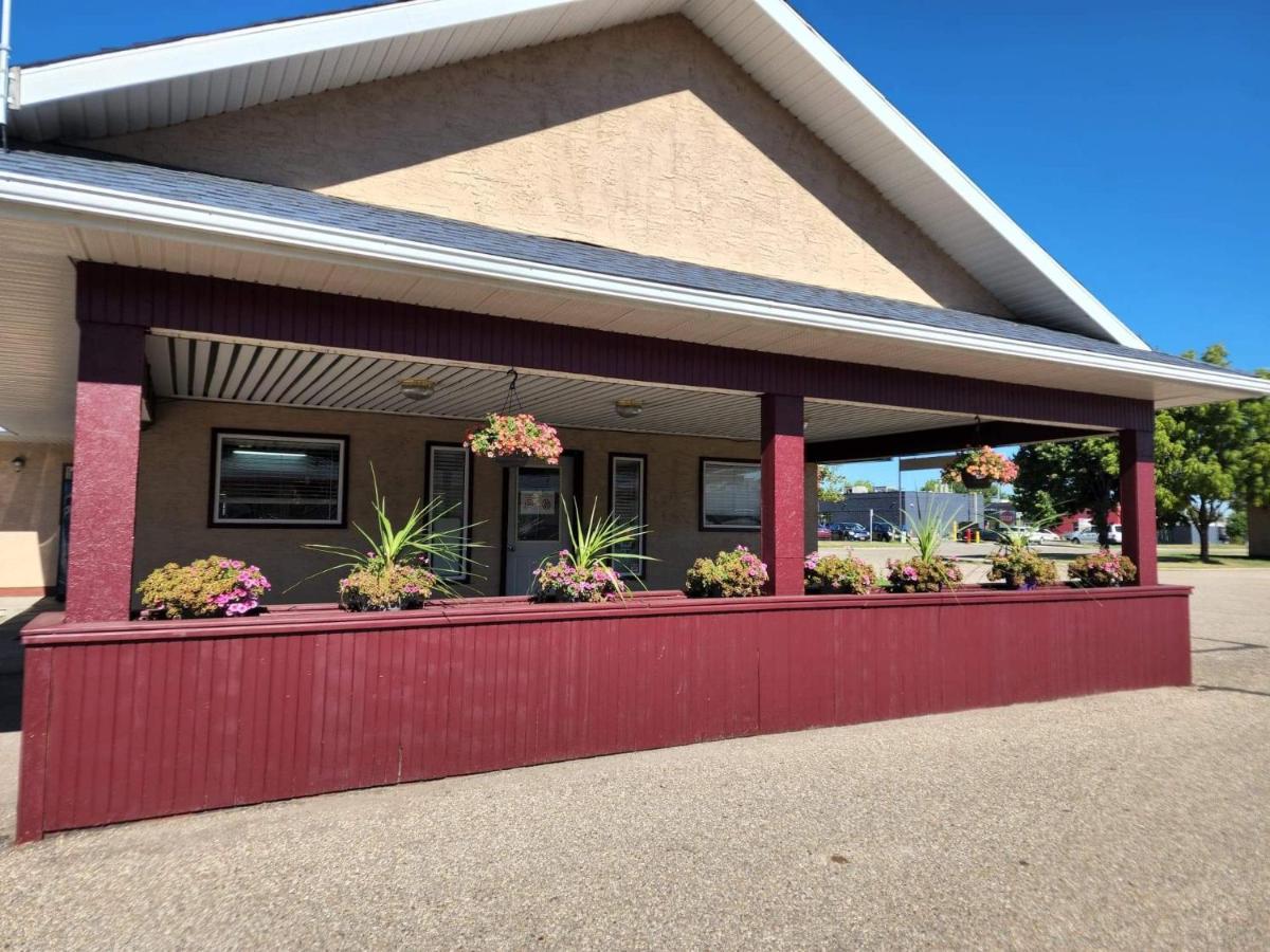 Stars Inn - Motel フォート・サスカチワン エクステリア 写真