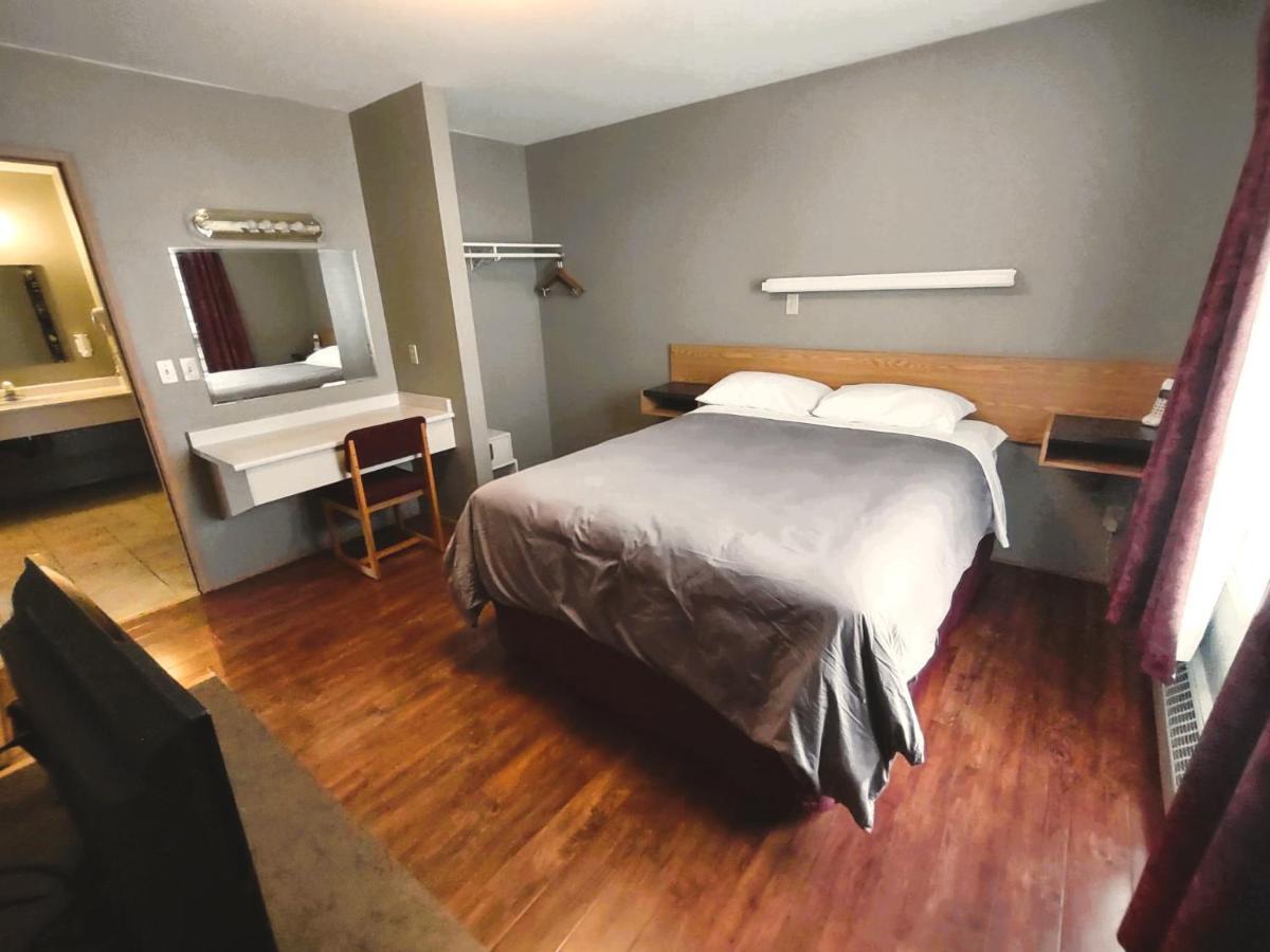 Stars Inn - Motel フォート・サスカチワン エクステリア 写真