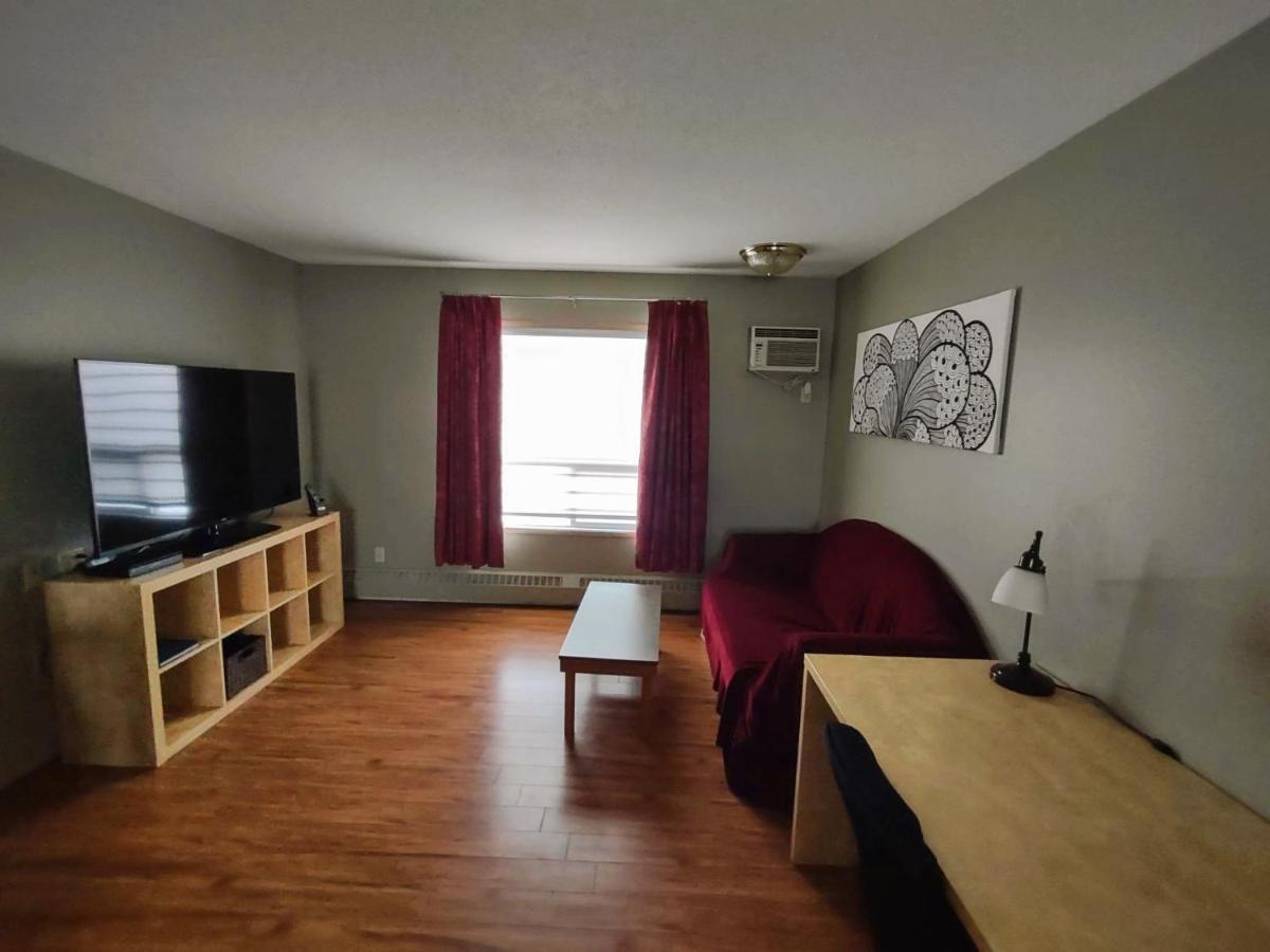 Stars Inn - Motel フォート・サスカチワン エクステリア 写真